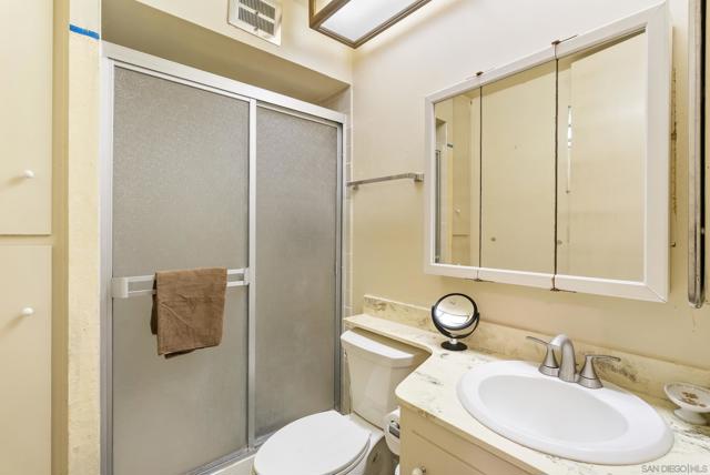 6455 La Jolla Blvd, La Jolla CA: https://media.crmls.org/mediaz/d8cd4dd3-ddf7-4ff9-8a40-5a880c2c55d2.jpg