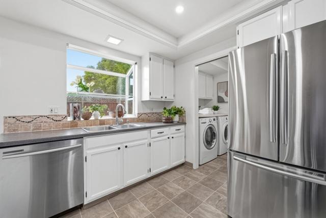 38 Devonshire Avenue, Mountain View CA: https://media.crmls.org/mediaz/d8cdd9b1-5341-46a0-ac7b-8e719c350cf0.jpg