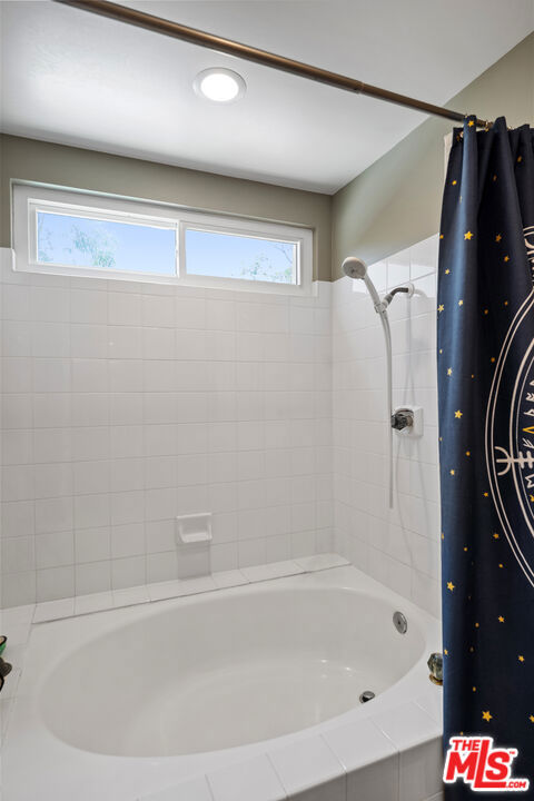 https://media.crmls.org/mediaz/d8cde2ab-2a5a-4704-895a-d03ab50a4d5f.jpg?preset=X-Large
