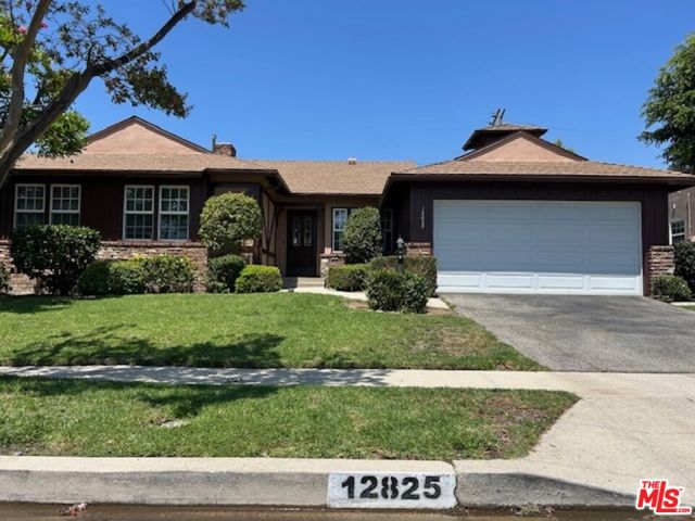 12825 Waddell Street, Valley Village CA: https://media.crmls.org/mediaz/d8ce021c-55f1-45bd-82a6-31937515a7b8.jpg