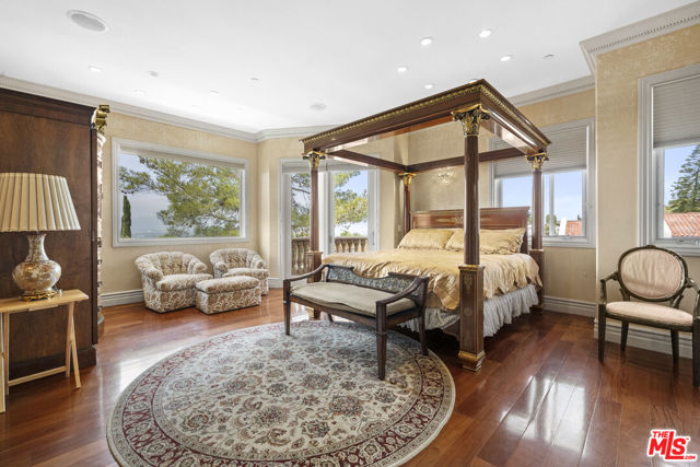 3848 Vista Linda Drive, Encino CA: https://media.crmls.org/mediaz/d8ce3094-1bcb-4328-865b-b04c94e639e9.jpg