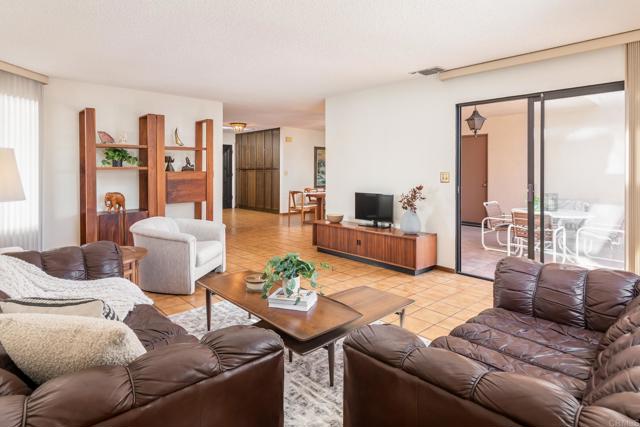 Detail Gallery Image 6 of 37 For 634 via Santa Cruz, Vista,  CA 92081 - 2 Beds | 2 Baths