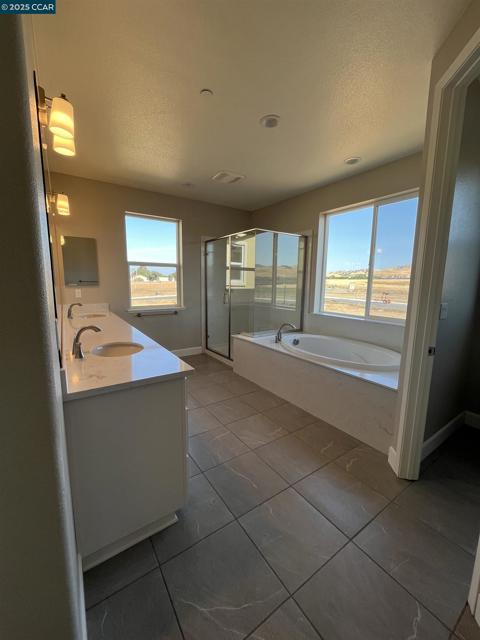 1406 Cobblestone Drive, Pittsburg CA: https://media.crmls.org/mediaz/d8cf6029-11b7-4c36-bfec-24606f2f6cdc.jpg