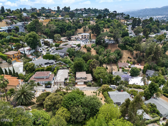 1070 N Oban Dr, Los Angeles CA: https://media.crmls.org/mediaz/d8cfb4e9-a038-4814-aab4-b2a7700a33db.jpg