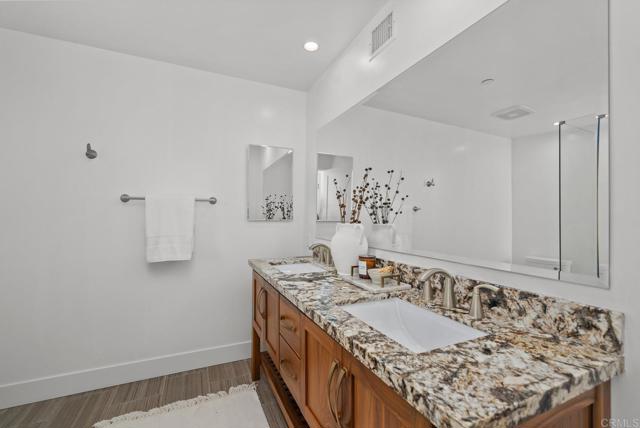 Detail Gallery Image 24 of 34 For 2646 State Street, Unit #D, Carlsbad,  CA 92008 - 3 Beds | 3/1 Baths