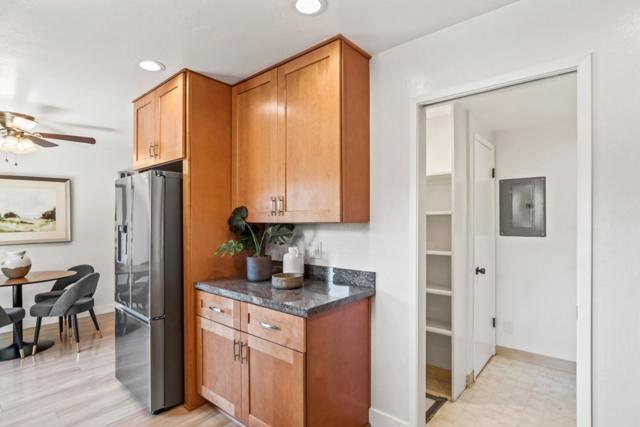 26 Saw Mill Court, Mountain View CA: https://media.crmls.org/mediaz/d8d1388d-0d5d-44b6-897d-21e90374b80b.jpg