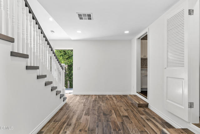 Detail Gallery Image 17 of 23 For 4242 Van Nuys Bld, Los Angeles,  CA 91403 - 3 Beds | 3 Baths