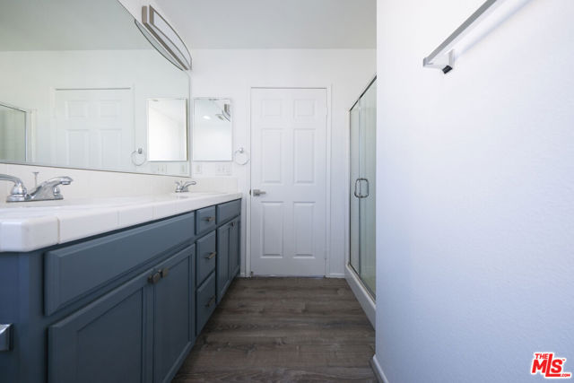 14661 Sherman Way, Van Nuys CA: https://media.crmls.org/mediaz/d8d1ed9d-47b6-46c8-bd64-b5b3f71c1353.jpg