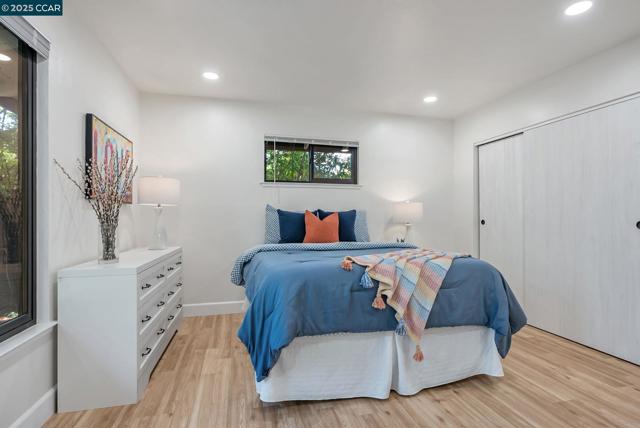 1821 S Main St, Walnut Creek CA: https://media.crmls.org/mediaz/d8d249fa-7a45-4d30-8cb5-f450ec601adb.jpg
