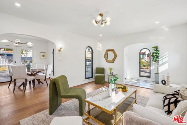 2353 Lucerne Avenue, Los Angeles CA: https://media.crmls.org/mediaz/d8d2d9fb-f2d5-4a70-860f-c8a2915f4f75.jpg