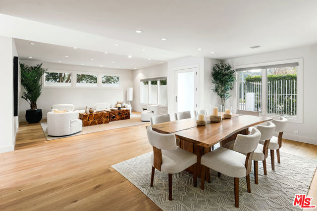 2612 Wallingford Drive, Beverly Hills CA: https://media.crmls.org/mediaz/d8d354b9-41e7-4fae-8486-91a76a74104b.jpg