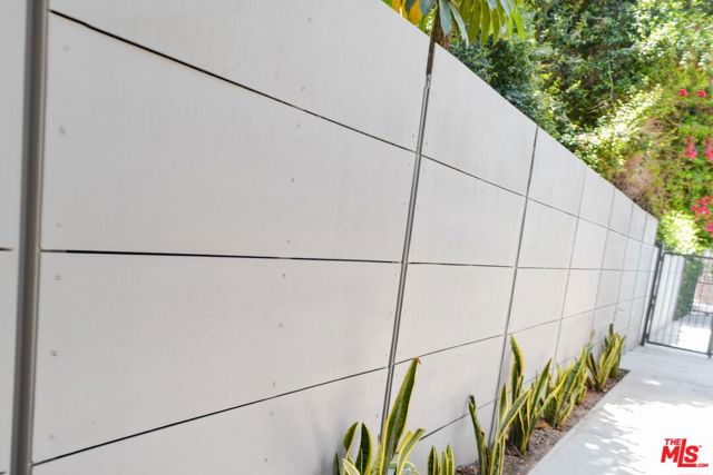 1446 S COCHRAN Avenue, Los Angeles CA: https://media.crmls.org/mediaz/d8d3fa0c-cc9e-4882-a92e-6a23f9fc5521.jpg