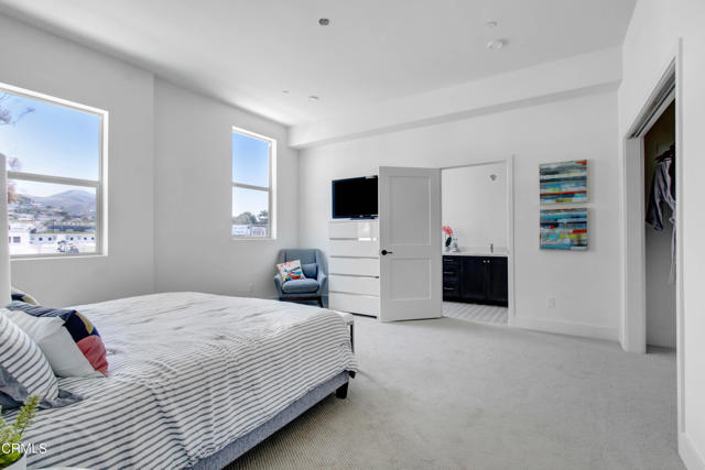 Detail Gallery Image 7 of 11 For 2218 E Main St #202,  Ventura,  CA 93001 - 3 Beds | 2 Baths