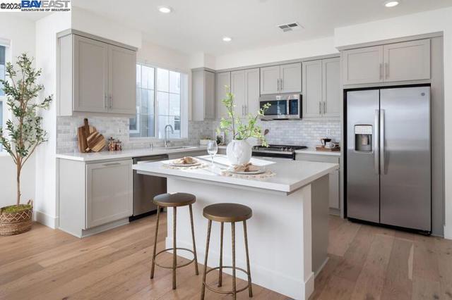 37468 Bowline Rd, Newark CA: https://media.crmls.org/mediaz/d8d45af3-62df-49df-b9bf-249327e1f3c6.jpg