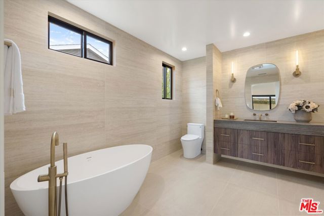 13949 Cumpston Street, Sherman Oaks CA: https://media.crmls.org/mediaz/d8d516cb-dca0-4998-a009-a96805a43c1a.jpg