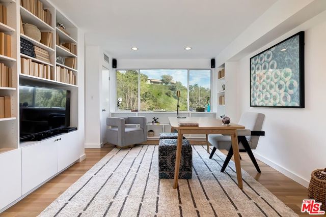 9316 Beverly Crest Drive, Beverly Hills CA: https://media.crmls.org/mediaz/d8d5179f-03be-4dfa-84aa-27a270540275.jpg