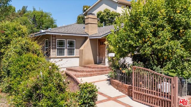 4385 Camellia Avenue, Studio City CA: https://media.crmls.org/mediaz/d8d5a6d2-916f-4290-9086-13eedc301398.jpg