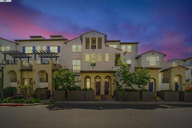 4222 Clarinbridge Cir, Dublin CA: https://media.crmls.org/mediaz/d8d5b03e-4131-4aee-af29-75bbb68f62fd.jpg