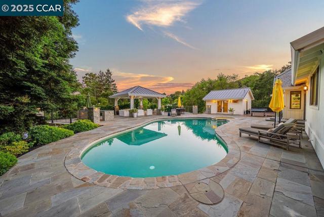 33 Los Arabis Circle, Lafayette CA: https://media.crmls.org/mediaz/d8d5bbd7-96c0-4c9e-b986-7871f7799c82.jpg
