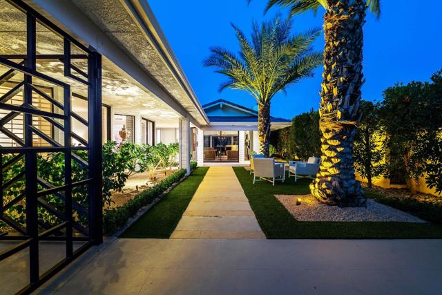 61 Mayfair Drive, Rancho Mirage CA: https://media.crmls.org/mediaz/d8d69e87-562c-434a-a1b7-d77b0271dd2b.jpg