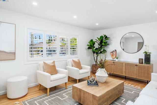 7299 Elba Ct, Dublin CA: https://media.crmls.org/mediaz/d8d6e78b-3993-4298-becf-ca0174af49c1.jpg