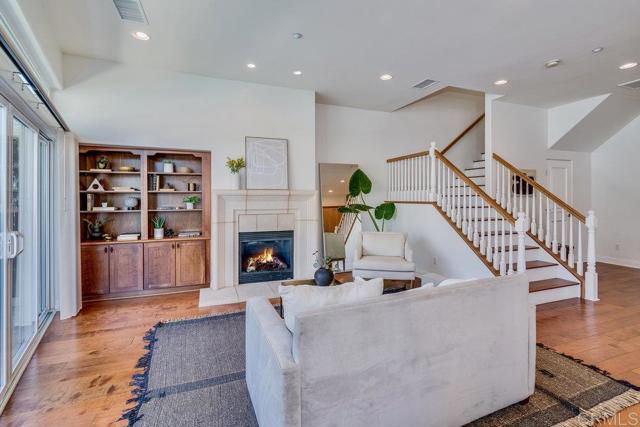 Detail Gallery Image 10 of 57 For 4529 Cove Dr #101,  Carlsbad,  CA 92008 - 4 Beds | 3/1 Baths