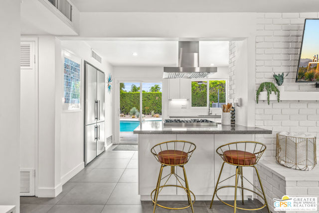 281 E Ocotillo Avenue, Palm Springs CA: https://media.crmls.org/mediaz/d8d6f135-ce31-4b7a-aab9-e921cbf90946.jpg