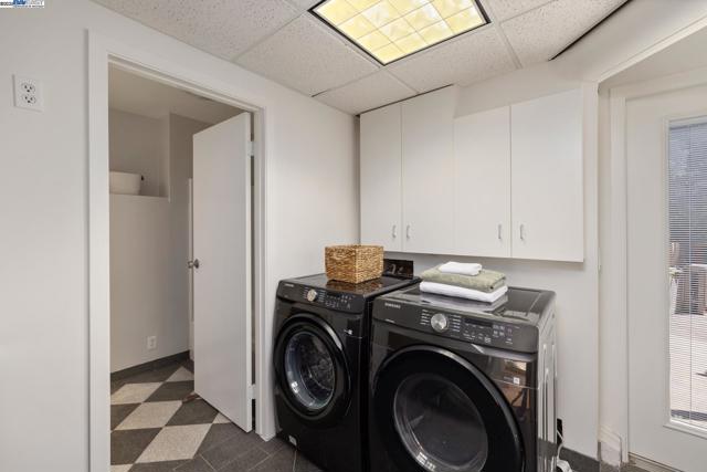 5708 Colton Blvd, Oakland CA: https://media.crmls.org/mediaz/d8d6f58a-c915-4e2a-b353-8fcacbc5a5ac.jpg