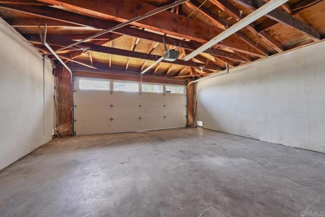 8566 Atlas View Drive, Santee CA: https://media.crmls.org/mediaz/d8d7133a-3484-4fcc-afe9-d781b143bd87.jpg