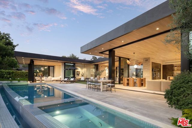 1335 Carla Lane, Beverly Hills CA: https://media.crmls.org/mediaz/d8d755b3-fd08-4596-b020-8d08a4eb17f3.jpg