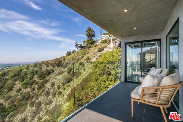 8506 Magnolia Drive, Los Angeles CA: https://media.crmls.org/mediaz/d8d7e8aa-6052-46c0-bb03-05683c4c1071.jpg