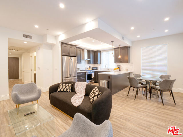 8700 Chalmers Drive, Los Angeles CA: https://media.crmls.org/mediaz/d8d80f4b-bae4-426d-bb9a-8a7b2f3c744f.jpg