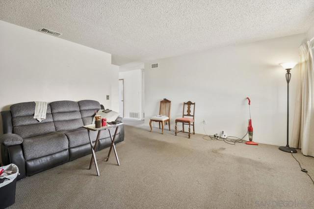 152 Leoma Ln, Chula Vista CA: https://media.crmls.org/mediaz/d8d82c01-dc60-4106-b740-bc460c85ed05.jpg