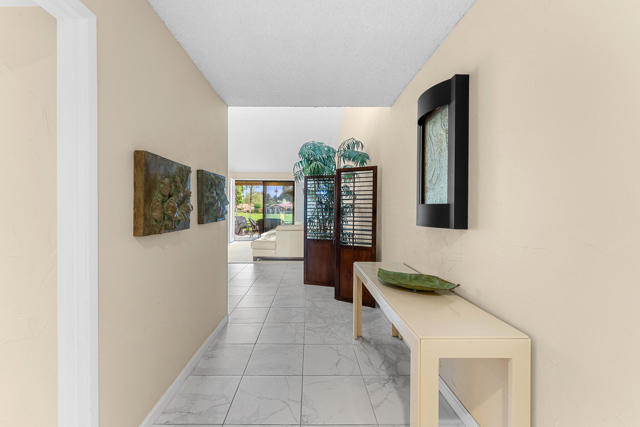 130 Don Miguel Circle, Palm Desert CA: https://media.crmls.org/mediaz/d8d8ae58-277b-4cfe-915a-578540473ed4.jpg