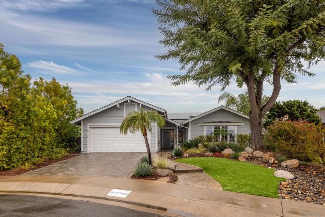 11766 Clearwood Ct, San Diego CA: https://media.crmls.org/mediaz/d8d8b7a1-19d4-47e6-a112-5fb9fb002abe.jpg