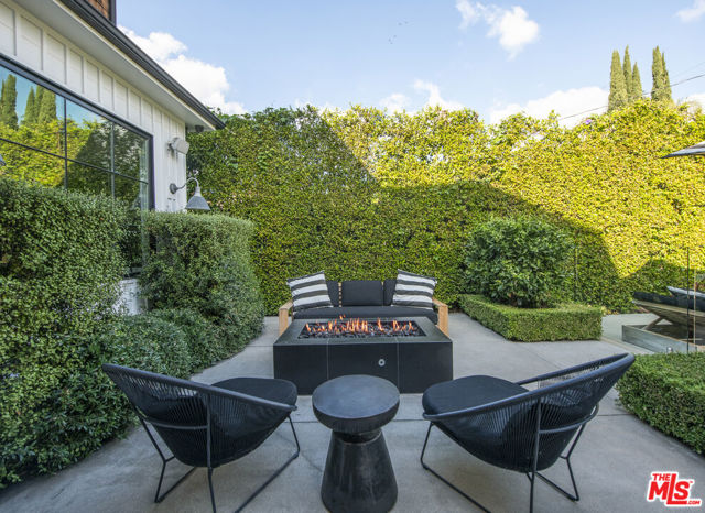 726 N Alta Vista Boulevard, Los Angeles CA: https://media.crmls.org/mediaz/d8d924cb-cacf-47b4-8479-435ab152c796.jpg