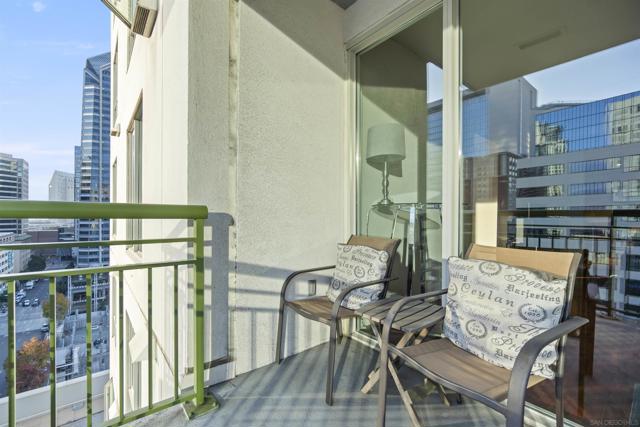 1240 India St, San Diego CA: https://media.crmls.org/mediaz/d8d99cb9-ca7a-4b3c-8515-9142718b1a01.jpg