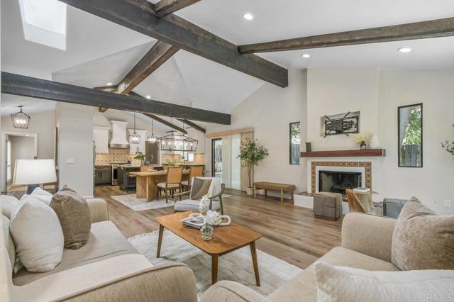 10549 Anaheim dr, La Mesa CA: https://media.crmls.org/mediaz/d8d9aca7-7feb-492b-8c7b-7f8d4b37ba91.jpg