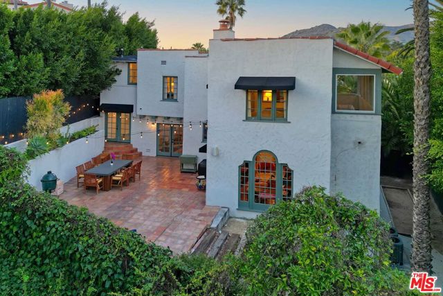 6749 Whitley Terrace, Los Angeles CA: https://media.crmls.org/mediaz/d8d9b887-725a-41e9-8872-0421b59ef241.jpg