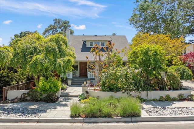 52 Myrtle Street, Redwood City CA: https://media.crmls.org/mediaz/d8d9ffdb-d0f3-4c6d-845d-76fde1581a36.jpg