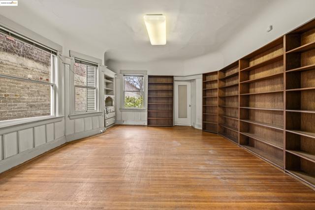 3050 Shattuck, Berkeley CA: https://media.crmls.org/mediaz/d8da813f-199a-493e-a470-0d05b0eae148.jpg