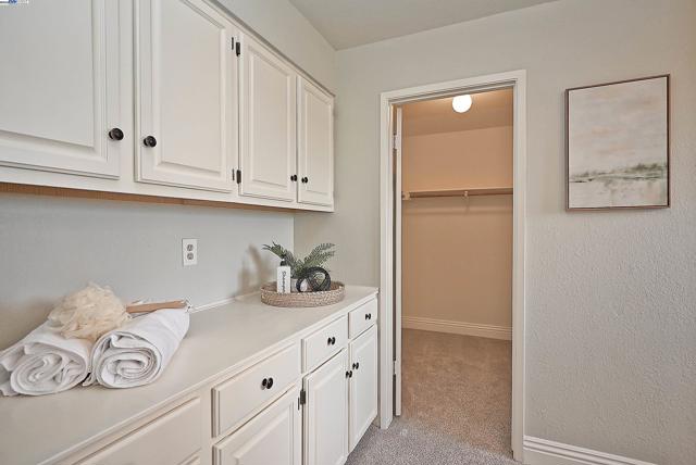 6525 Bellhurst Ln, Castro Valley CA: https://media.crmls.org/mediaz/d8da868d-f920-4271-a8bf-fd4db8e52287.jpg
