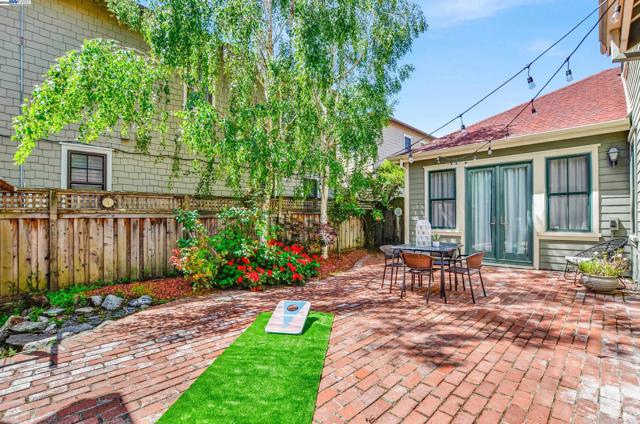 1166 Taraya Terrace, Hercules CA: https://media.crmls.org/mediaz/d8da8f66-4257-43ed-8674-4f4945e1c73d.jpg