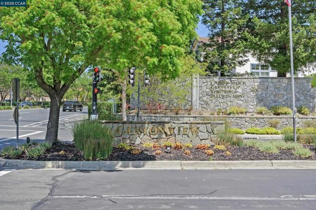 160 Eastridge Dr, San Ramon CA: https://media.crmls.org/mediaz/d8da9904-76ea-4d06-84d9-3bad2c0079ca.jpg