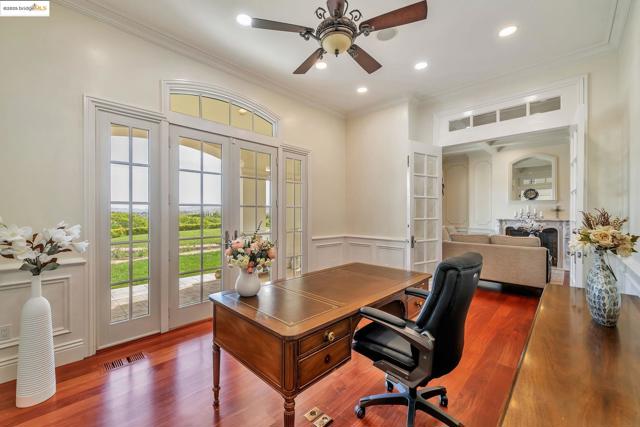 1853 Via Di Salerno, Pleasanton CA: https://media.crmls.org/mediaz/d8db0bc8-dc2f-40b0-b1f7-853d16ce1281.jpg