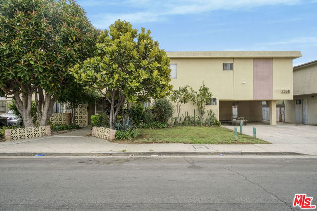 2038 S Holt Avenue, Los Angeles CA: https://media.crmls.org/mediaz/d8db1592-217a-4bfe-9f94-f145e1d9c8b5.jpg