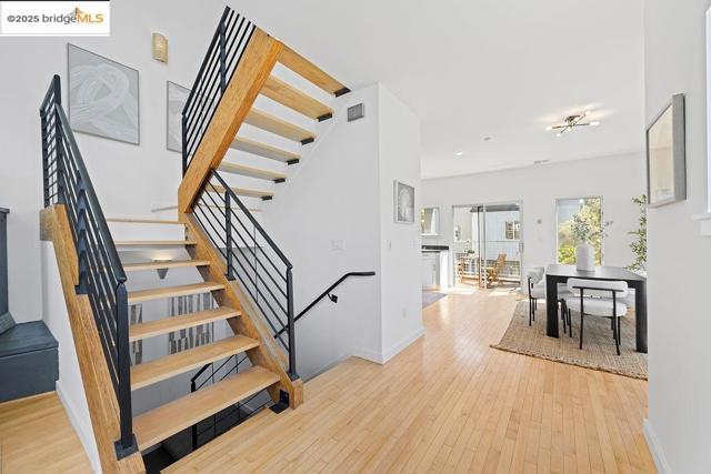 3927 Cerrito Ave, Oakland CA: https://media.crmls.org/mediaz/d8db563f-87c3-401e-b36d-88db6f6e56c1.jpg