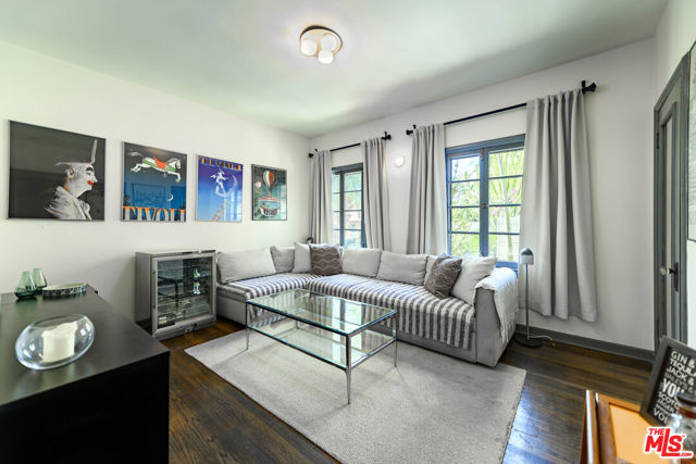 5181 Franklin Avenue, Los Angeles CA: https://media.crmls.org/mediaz/d8dbd969-96e9-4c98-9794-7a2903a4b0e4.jpg