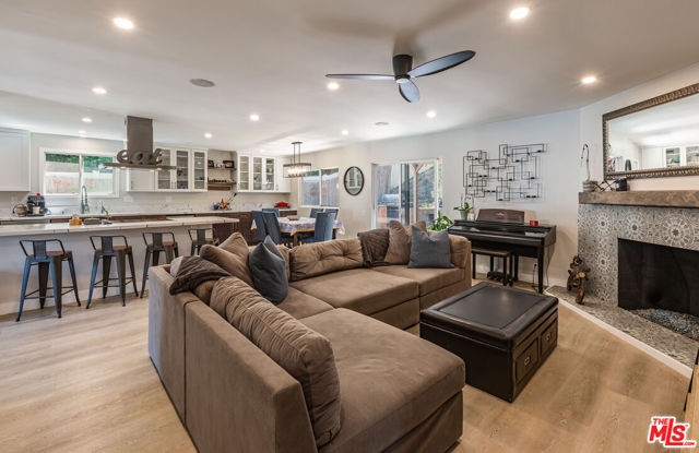 6941 Scarborough Peak Drive photo 8