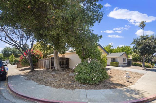 1809 Higdon Avenue, Mountain View CA: https://media.crmls.org/mediaz/d8dc249e-ad60-4d79-bee8-92c72be05b4d.jpg